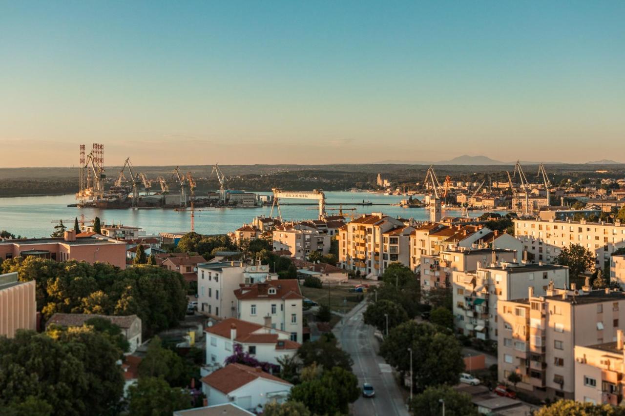Top Floor Modern Apartment With Incredible Views Пула Экстерьер фото